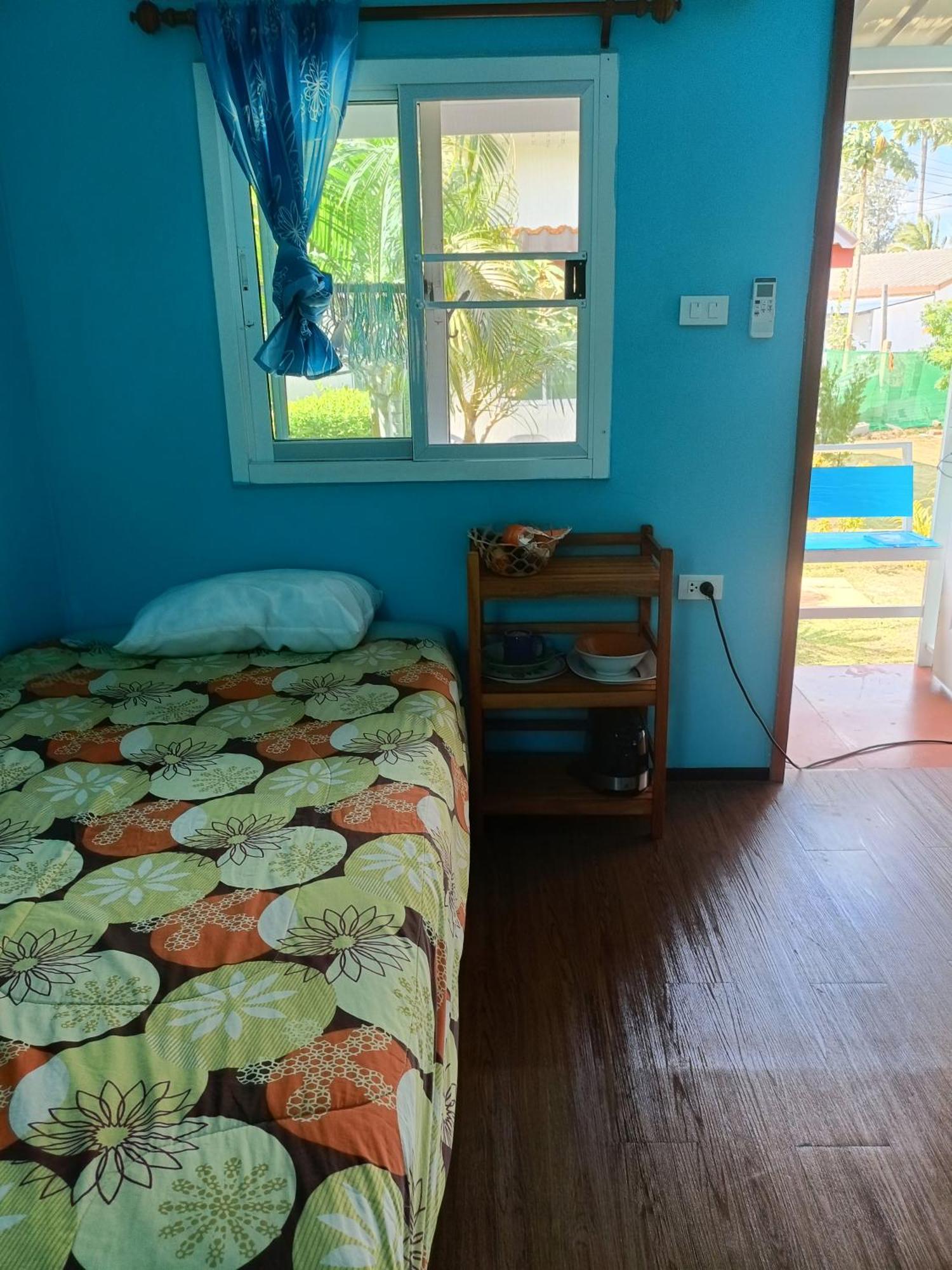 Chill Land House Hotell Bang Tao Beach  Exteriör bild