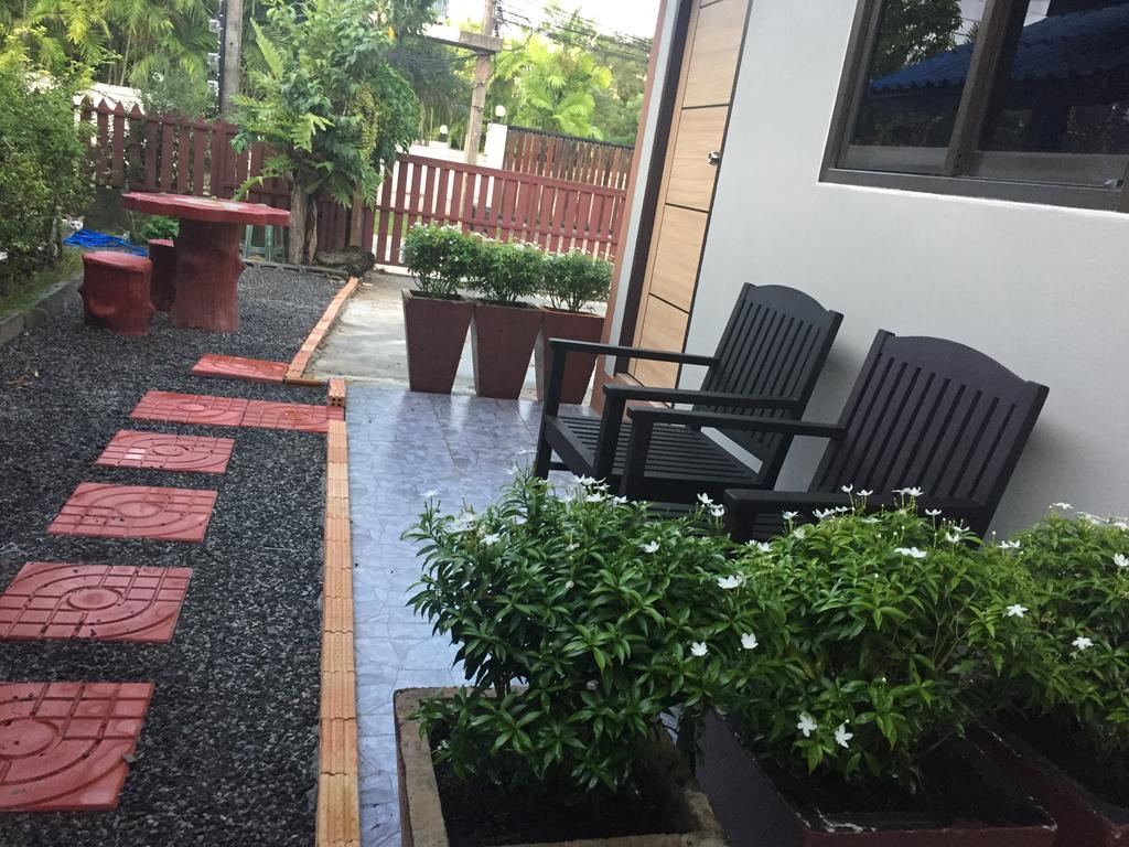 Chill Land House Hotell Bang Tao Beach  Exteriör bild