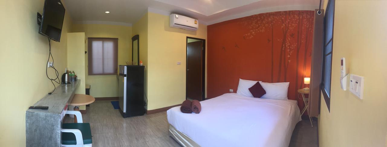 Chill Land House Hotell Bang Tao Beach  Exteriör bild